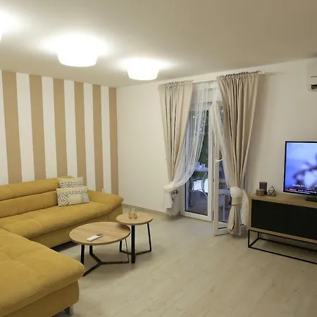 Niviga * Μακάρσκα