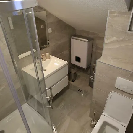 Niviga Μακάρσκα